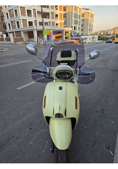 Motocam Qj Ltr 125 Ön Cam 2023-2026 Model 51cm Füme Renkli 4mm Elcikli Aparatsız