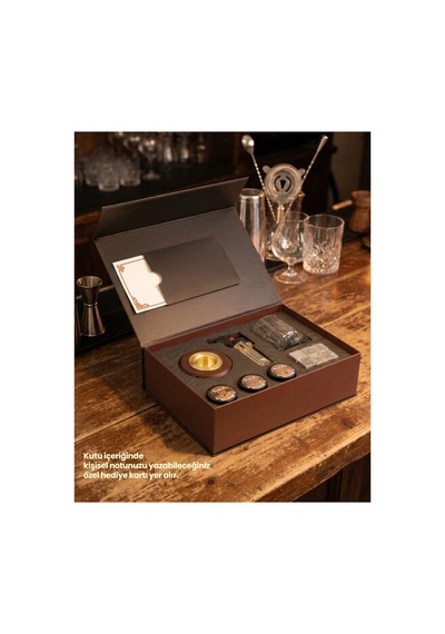 Lüx Kutulu Hediyelik Viski Tütsüleme Seti / 1 Adet Smoker / 1 Adet Viski Bardağı / 6 Adet Viski Taşı / Torch Çakmak / 3 Farklı Talaş / Kullanım Kartı / Hediye Kartı / Full Set Kokteyl Tütsüleme Kiti - 886844069