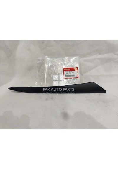 Honda Civic 2022 Yılında Çıkan Kasa Far Alt Plastiği Siyah Sağ Oem No: 71202-t24-t01