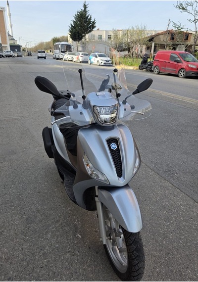 Motocam Piaggio Medley S 150 Ön Cam 2021-2026 Model 56cm Şeffaf Renkli Elcikli Aparatsızdır