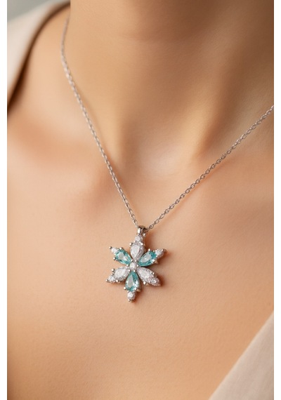Çekirdekjewelry 925 Ayar Gümüş Renkli Taşlı Kamelya Çiçeği Kolye Gri