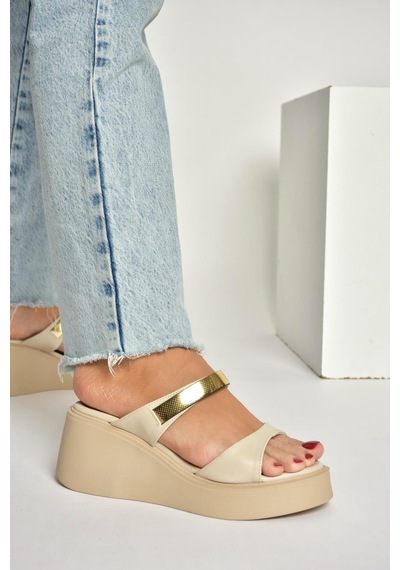 Fox Shoes Y973518509 Bej Kalın Tabanlı Kadın Terlik Bej