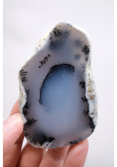 Gök Mavi Dendritik Opal Dilimi - Saydam Mavi Çekirdek İle Ağaç Şeklinde Siyah Dendritler, 142g