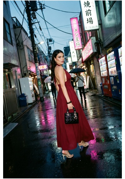Fashion Cocktail Belinde Altın 3 Düğmeli Derin V Yakalı Kum Saati Silüetli Büzgülü Bel Lastikli Boyundan Bağlamalı Sırt Dekolte Davet Kokteyl Elbise Bordo Fashion Cocktail Belinde Altın 3 Düğmeli Derin V Yakalı Kum Saati Silüetli Büzgülü Bel Lastikli Boyundan Bağlamalı Sırt Dekolte Davet Kokteyl Elbise Bordo