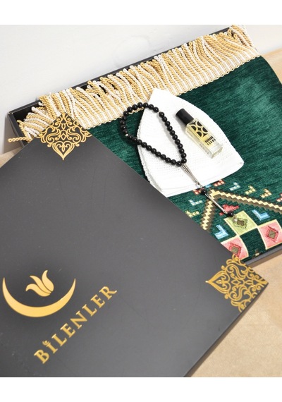 Erkekler İçin Seccade Takke Tesbih Esans Hediyelik Seti Kilim Desenli Kadife Astarlı Seccade Ve Özel Kutulu Lüks Hac Umre Hediyesi Yeşil