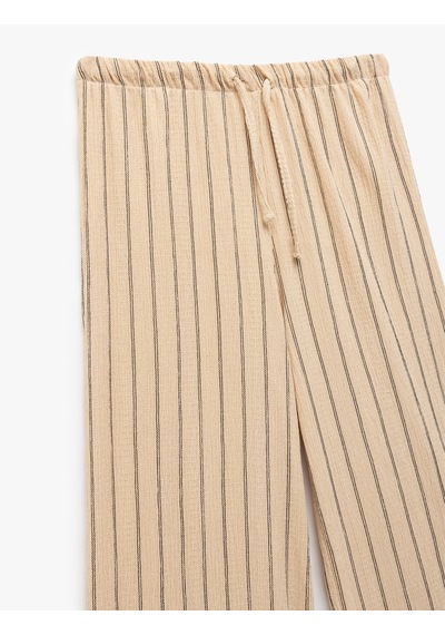 Koton Bürümcük Beli Bağcıklı Çizgili Düz Paça Pantolon Bej Çizgili 5sal40001ık Ekru Çizgili Ekru Koton Bürümcük Beli Bağcıklı Çizgili Düz Paça Pantolon Bej Çizgili 5sal40001ık Ekru Çizgili Ekru