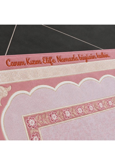 Tesbihane Kişiye Özel Nakış İşlemeli Hediyelik Seccade - Saten Kumaş - Papatya Motifli Pembe