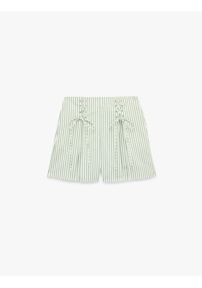 Koton Koton X Sibil Çetinkaya - Slim Fit Çapraz Bağlama Detaylı Fiyonklu Çizgili Poplin Mini Mikro Şort Yeşil Çizgili 6sak40355uw
