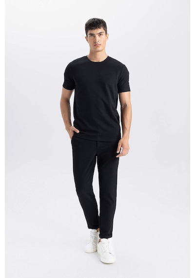 DeFacto Slim Fit Dar Kesim Bisiklet Yaka Basic Düz Kısa Kollu Siyah Tişört M6608AZ25SPBK81