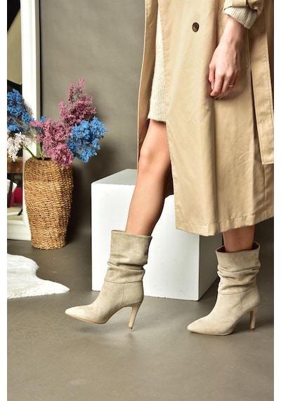 Fox Shoes R404020302 Bej Süet İnce Topuklu Büzgülü Kadın Bot Bej