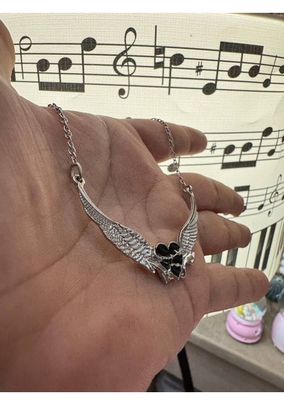 Angel Wings Siyah Kalp Figürlü Unisex Kolye Masumiyet Ve Gücün Sembolü Çok renkli