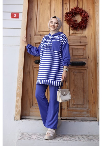 Genel Markalar Moda Efsa Tesettür Giyim Kapüşonlu Ve Önü Yarım Fermuarlı Çizgili 2 İplik Pantalon İle Tunik Takım Saks Mavi Saks Mavi Genel Markalar Moda Efsa Tesettür Giyim Kapüşonlu Ve Önü Yarım Fermuarlı Çizgili 2 İplik Pantalon İle Tunik Takım Saks Mavi Saks Mavi
