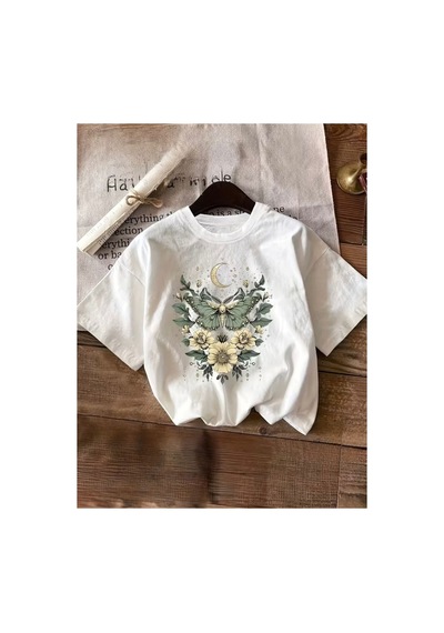 Herkesemoda Kelebek Çiçek Baskı Detaylı Basic T-shirt Beyaz