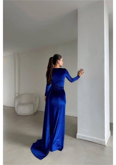 DefyModa Kadın Özgün Tasarım Esnek Kadife Kumaş Kruvaze Yaka Kuyruklu Abiye Elbise Saks