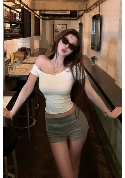 Beyaz Kadın Düşük Omuz Kayık Yaka Dar/slim Likralı T-shirt Beyaz
