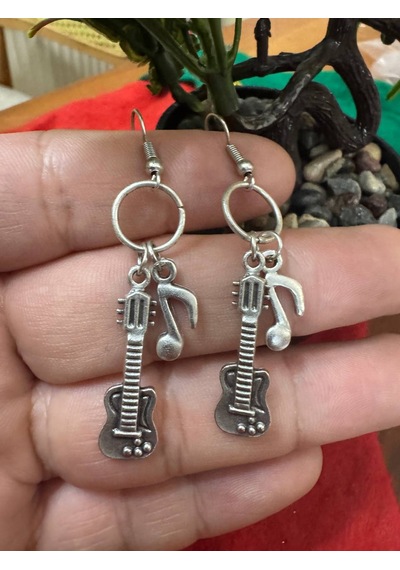 Gitar Ve Nota Figürlü Sallantılı Metal Küpe Çift Figür Tasarım Çok Renkli