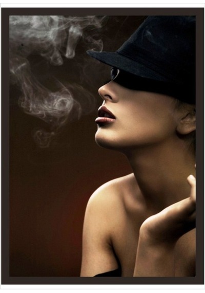 70Cm X 100Cm Şapkalı Kadın Ve Sigara Dumanı Poster Tablo