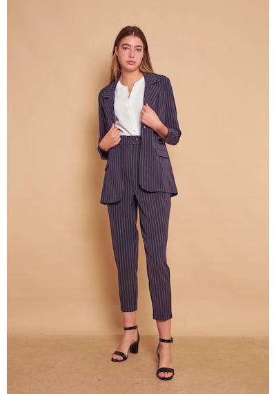 Ekoseli Yakalı Kolu Katlamalı Cep Kapaklı Boyfriend Hafif Likralı Kumaş Blazer Ceket-lacivert Çizgi Lacivert Ç. Ekoseli Yakalı Kolu Katlamalı Cep Kapaklı Boyfriend Hafif Likralı Kumaş Blazer Ceket-lacivert Çizgi Lacivert Ç.