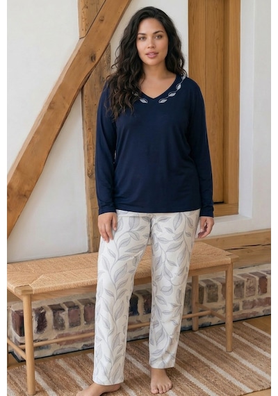 Siyah İnci Lacivert Desenli Nakışlı Büyük Beden Battal Boy Viskon Örme Pijama Takım 26224842 Siyah İnci Lacivert Desenli Nakışlı Büyük Beden Battal Boy Viskon Örme Pijama Takım 26224842