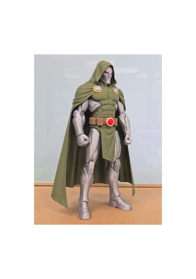 Dr Doom Figür 25 Cm