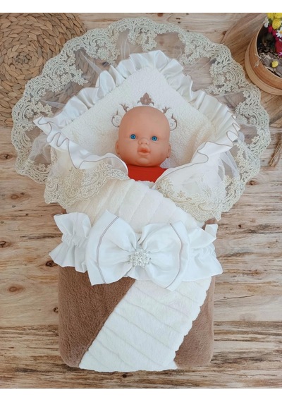 Yenidoğan Wool Yün Kumaş Taç Nakışlı Güpür Duvaklı Fiyonk Prizma Taş Unisex Kundak Bebek Battaniyesi Kahverengi