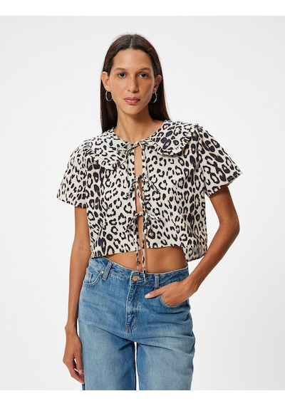 Koton Leopar Desenli Bluz Bebe Yaka Bağcık Detaylı Kısa Kollu Slim Fit Bej Desenli 5wal60115ıw Ekru
