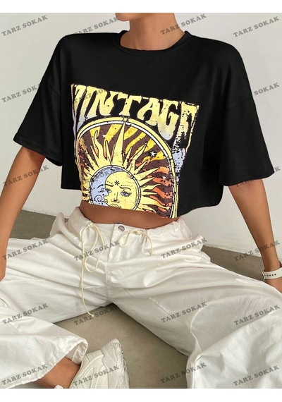 Flood Of Style Crop Ckod-232913 Sun & Letter Grafikli Düşük Omuz Kısa Siyah