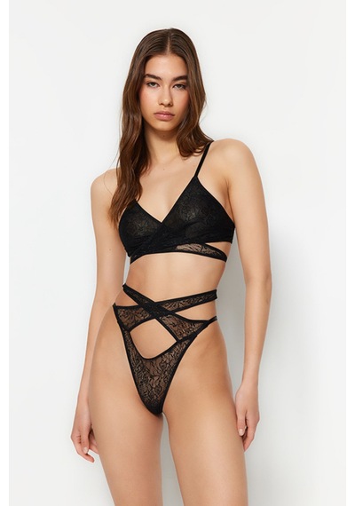 Dantel Bralet Ve Çapraz Bantlı String Takım Siyah