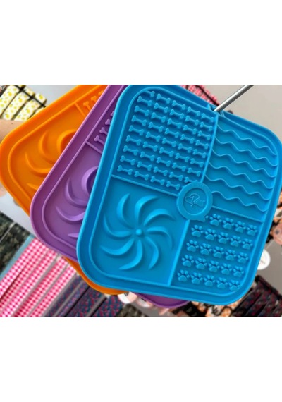 Silikon Yavaş Yeme Kabı ve Mama Matı Kedi Köpek Uyumlu Pratik Besleme Tabağı 20 x 20 CM