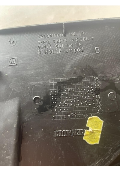 Mais Renault Clio Sağ Ön Cam Izgara Alt Köşe Bakaliti 7700410610 Üçüzler