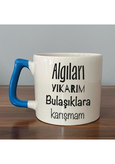 Mor Mürekkep Algıları Yıkarım Bulaşıklara Karışmam Baskılı Mavi Kulplu D Kupa