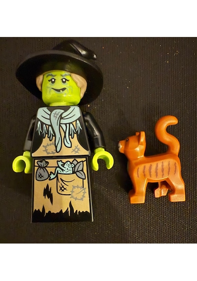 Orjinal Lego Minifigür Witch With Cat