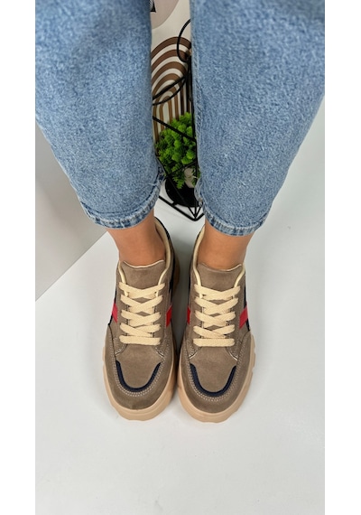 Günlük Kadın Sneaker Kalın Yüksek Taban Bağcıklı Rahat Tiger Şeritli Spor Ayakkabı 032 06-vizon Laci Kırmızı Günlük Kadın Sneaker Kalın Yüksek Taban Bağcıklı Rahat Tiger Şeritli Spor Ayakkabı 032 06-vizon Laci Kırmızı