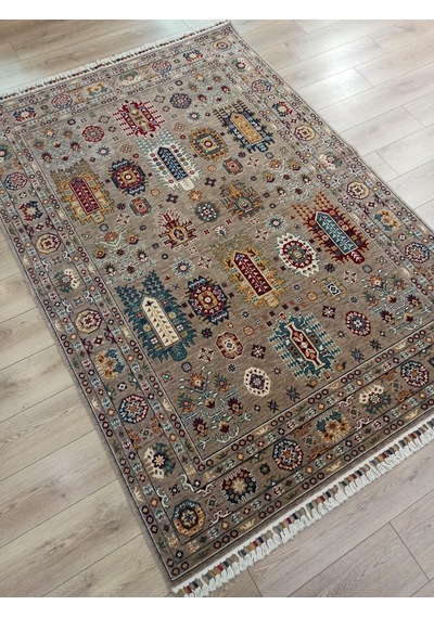 Çam Halı Sultani 807 Vizon Yün Ve Bambu İle Özel Tezgahlarda Üretilen Otantik Desenli El Emeği Modern Uşak Halısı Vizon Çam Halı Sultani 807 Vizon Yün Ve Bambu İle Özel Tezgahlarda Üretilen Otantik Desenli El Emeği Modern Uşak Halısı Vizon
