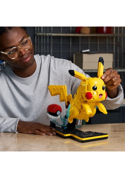 LEGO® Pokémon™ Pikachu ve Poké Topu 72152 - Yetişkinler için Duruşu Ayarlanabilir Figür İçeren Video Oyunu Modeli Yapım Seti (2050 Parça)