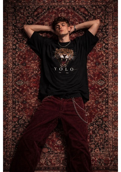 Yolo Street Oversize Siyah Tişört Ön Baskılı Leopar Yolo Tasarım %100 Pamuk Unisex Streetwear Siyah Yolo Street Oversize Siyah Tişört Ön Baskılı Leopar Yolo Tasarım %100 Pamuk Unisex Streetwear Siyah