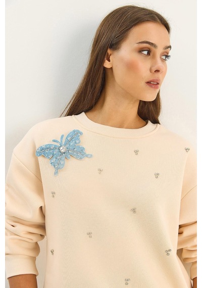 Shade Kadın Bisiklet Yaka Kelebek Aksesuarlı Taş Işlemeli Üç İplik Şadonlu Sweatshirt 60601042 - Bej Shade Kadın Bisiklet Yaka Kelebek Aksesuarlı Taş Işlemeli Üç İplik Şadonlu Sweatshirt 60601042 - Bej