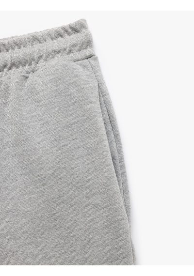 Koton Beli Bağcıklı Nakışlı Dar Kesim Cepli Mini Şort Gri Melanj 5sal40070ık Gri Melanj Koton Beli Bağcıklı Nakışlı Dar Kesim Cepli Mini Şort Gri Melanj 5sal40070ık Gri Melanj