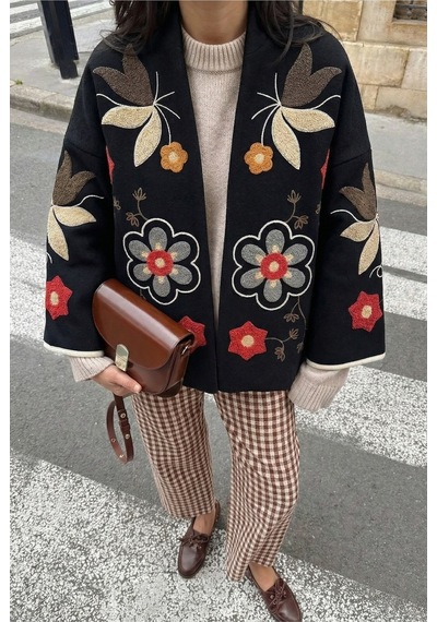 Femelle Siyah Nakış İşlemeli Vintage Kaşe Ceket