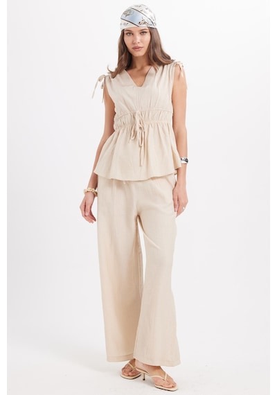 Tudors Kadın Standart Fit Normal Kesim V Yaka Beli Büzgülü Bağcıklı Bluz Geniş Paça Bej Pantolon Takım-51025