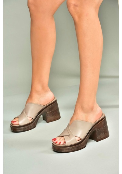 Fox Shoes U555931503 Bej Hakiki Deri Kalın Topuklu Kadın Terlik Bej-hakiki Deri