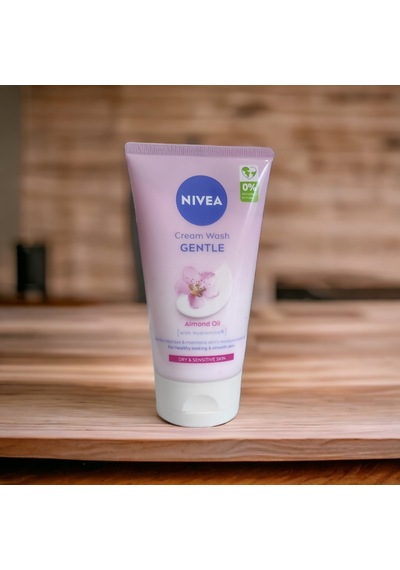 Nivea Almond Oil Kuru ve Hassas Ciltler İçin Yüz Temizleme Kremi 150 ML