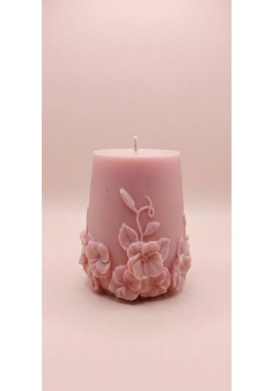 Pembe Dekoratif Kabartmalı Çiçekli Soya Mum Pembe