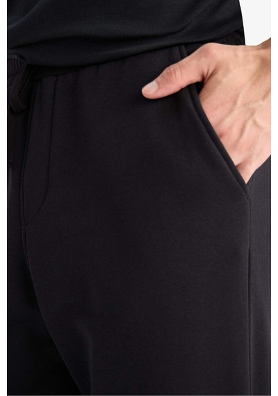 DeFacto Regular Fit Eşofman Altı İçi Polarlı Basic Düz Cepli Beli Bağcıklı Düz Paça D7836AX25SPBK81 DeFacto Regular Fit Eşofman Altı İçi Polarlı Basic Düz Cepli Beli Bağcıklı Düz Paça D7836AX25SPBK81