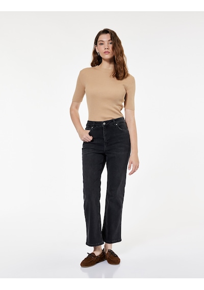 Koton Yüksek Bel Dar Kalıp Düğmeli Cepli İspanyol Paça Crop Jean Pantolon - Flare Jeans Siyah 7wal40010md Koton Yüksek Bel Dar Kalıp Düğmeli Cepli İspanyol Paça Crop Jean Pantolon - Flare Jeans Siyah 7wal40010md