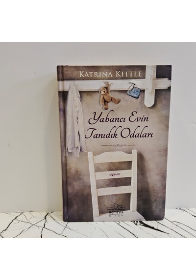 Yabancı Evin Tanıdık Odaları- Katrına Kıttle