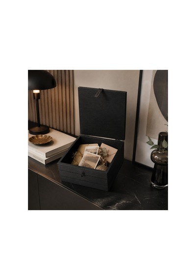 İsme Özel Opak Siyah Ahşap Kutu Lazer Kazımalı 22x22x10 Cm