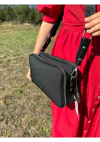 Just Polo Kadın Yeni Sezon Orta Boy Lakos Kumaş 5 Bölmeli Postacı Omuz Çantası Ebat 28 X 18 Cm Siyah Yeni