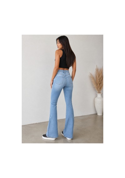 Bluemarlin Buz İşlemli Ön İşlemli Likralı Tam Kalıp Denim İspanyol Paça Jeans Pantolon Mavi Bluemarlin Buz İşlemli Ön İşlemli Likralı Tam Kalıp Denim İspanyol Paça Jeans Pantolon Mavi