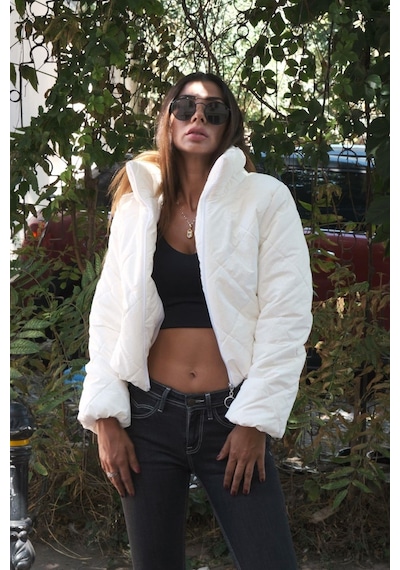 Keyifli Moda Kadın Beyaz Dik Yaka Şal Desenli Lüx Kısa Şişme Mont - 40 Beyaz